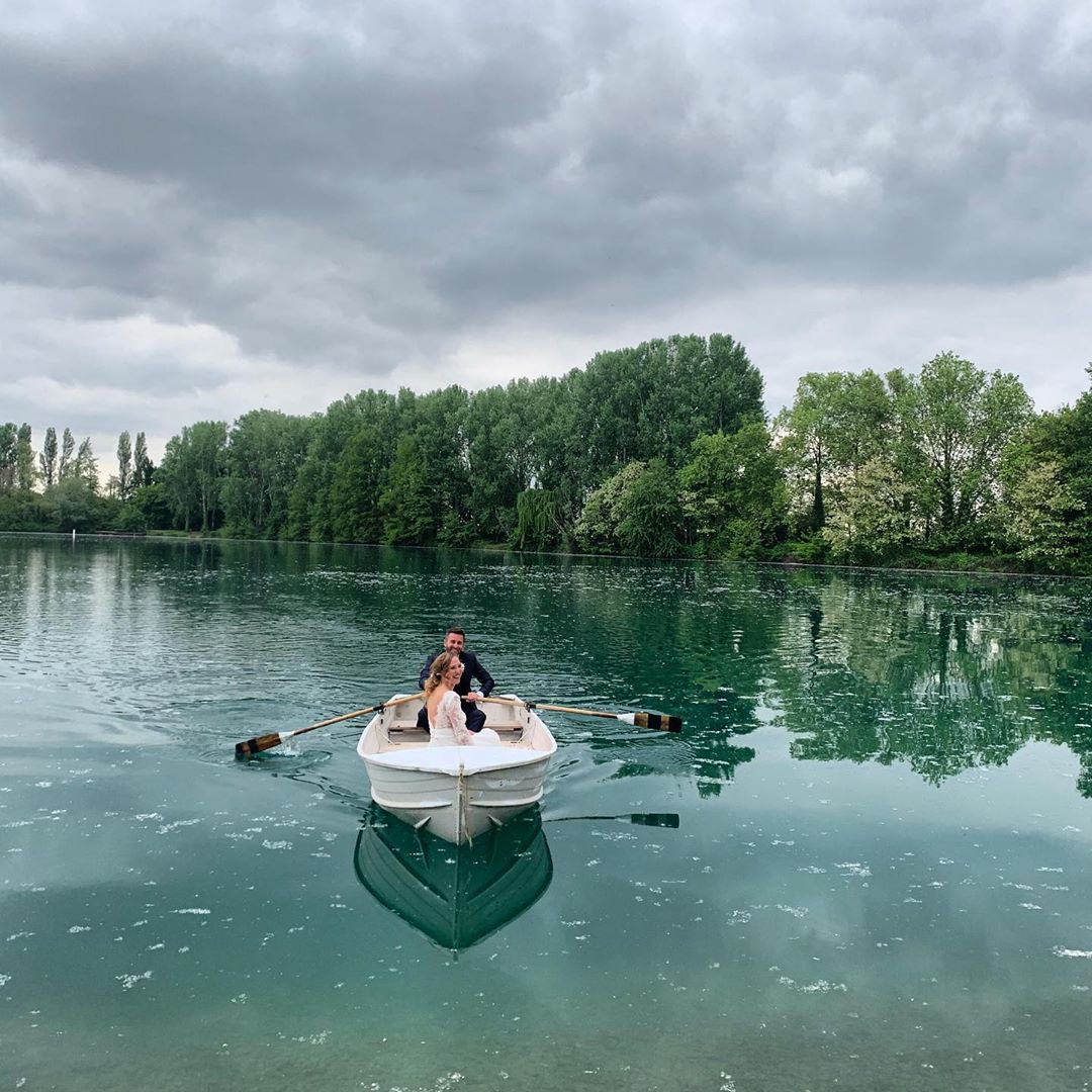 Arrivano gli sposi ... #weddingplanneritaly #weddingplannermartamerlini #weddingplannermilano #lago#sposifelici #sposarsiamilano #greenwedding #naturalwedding @cascinaboscaccio